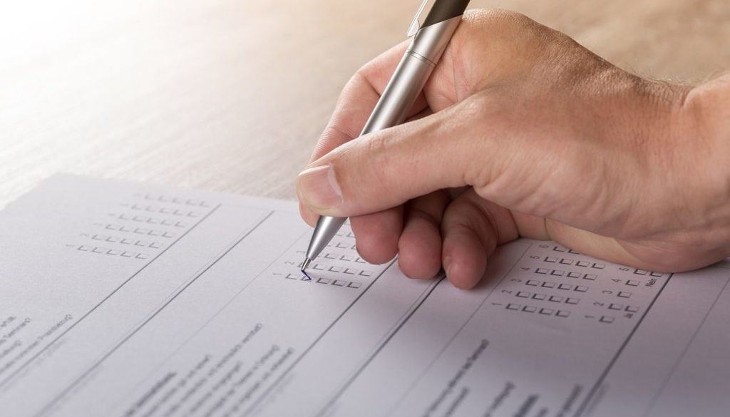 Geld verdienen mit bezahlten Umfragen